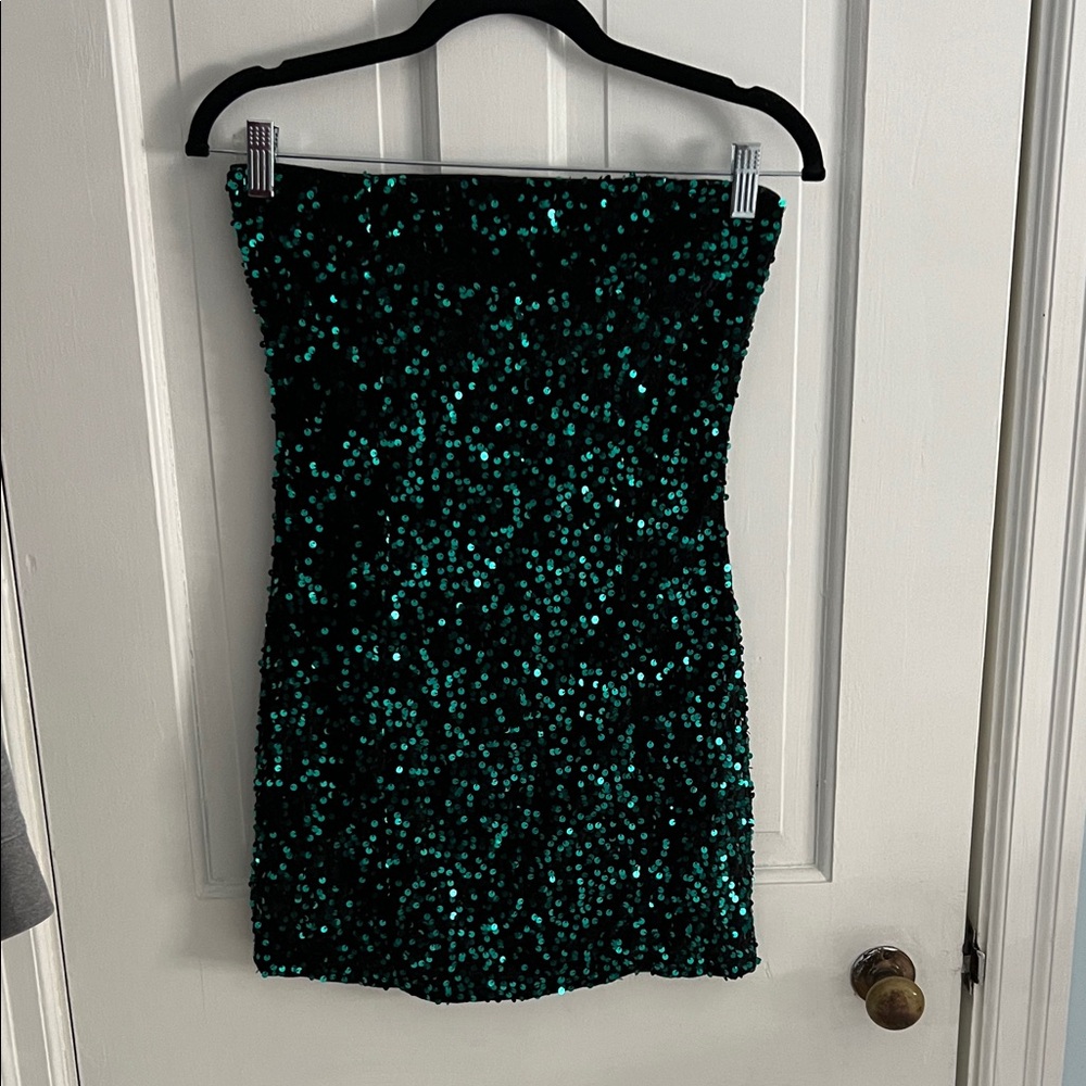 American threads Emerald Sequin Strapless Dress